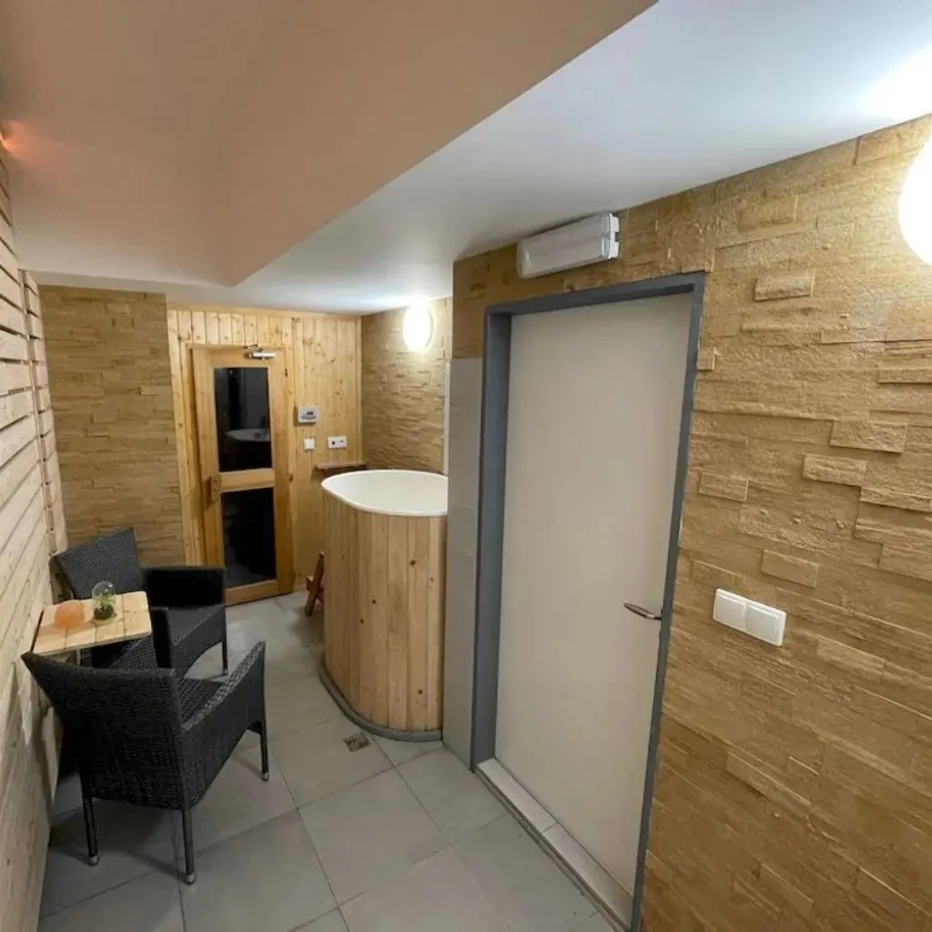 Teakwood Sandstone veneer application in an apartment